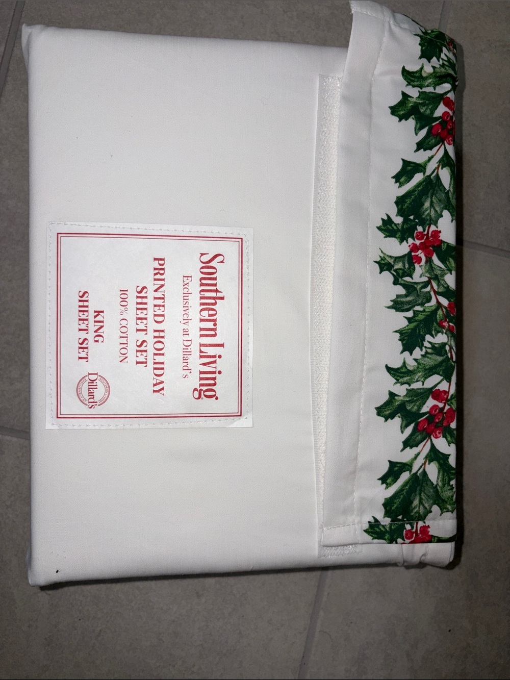 Southern Living Christmas Sheets KING set White With Holly Floral Print NEW